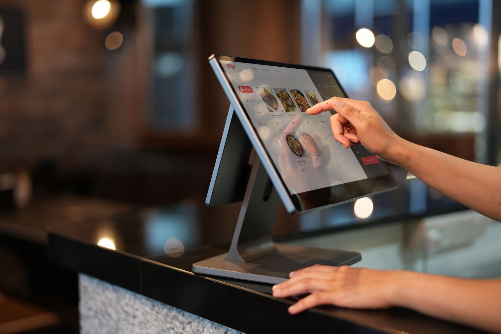 Pantalla táctil para tomar pedidos en un restaurante.